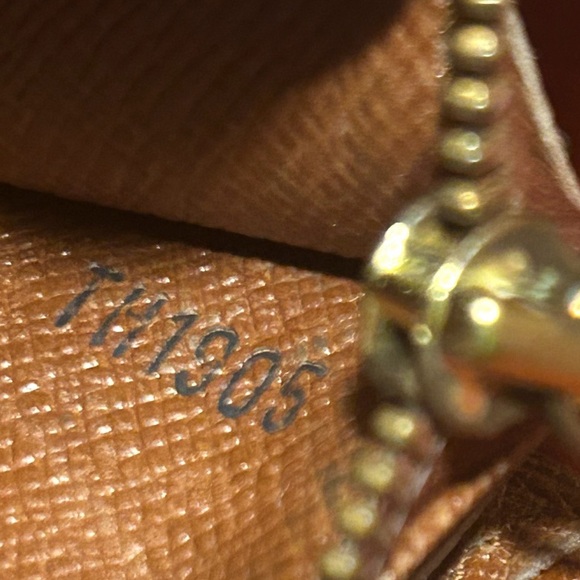 Louis Vuitton Sara Monogram Long Flap Wallet - Picture 8 of 8